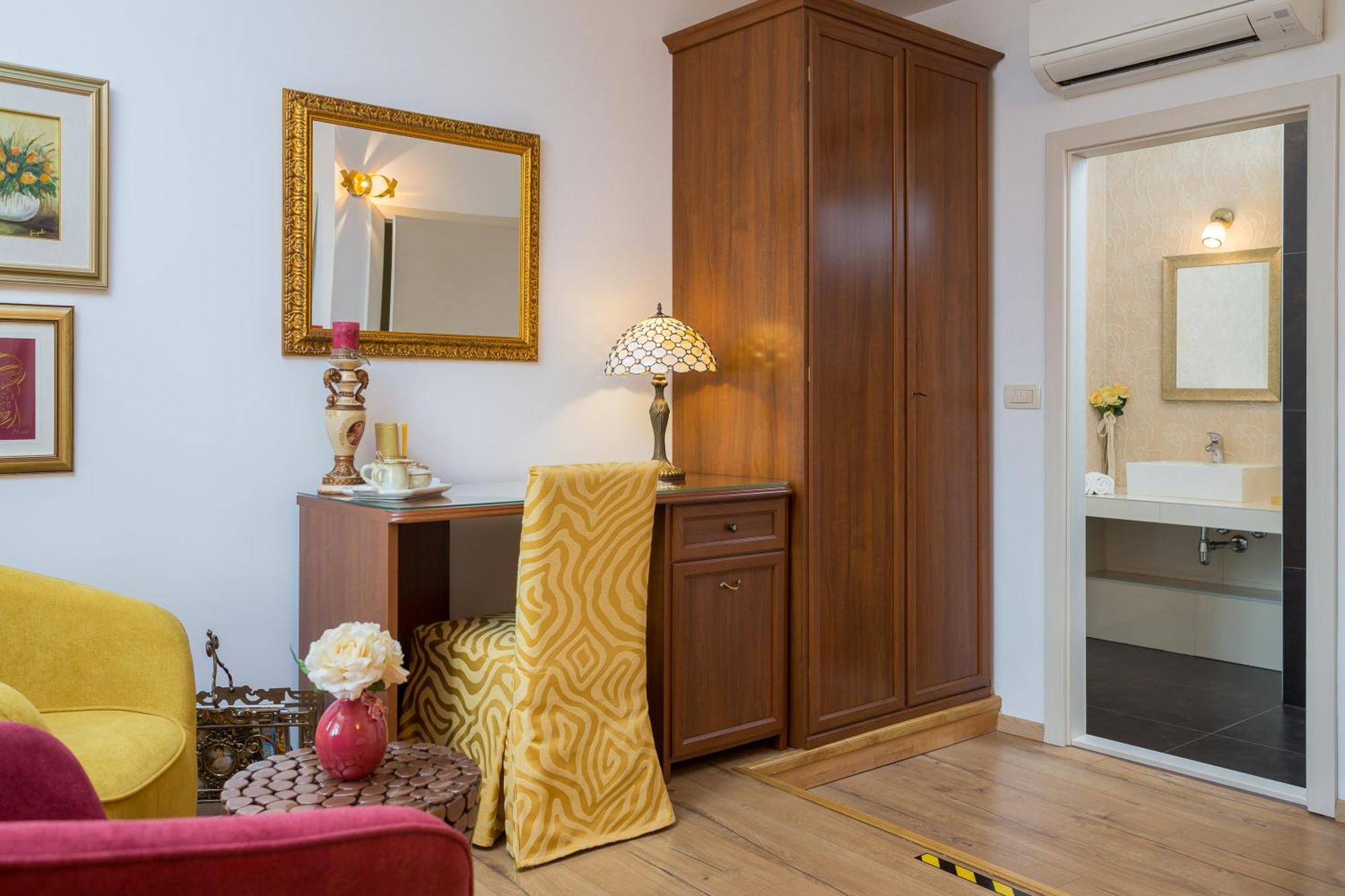 Romantic Luxury Rooms Split Exterior photo
